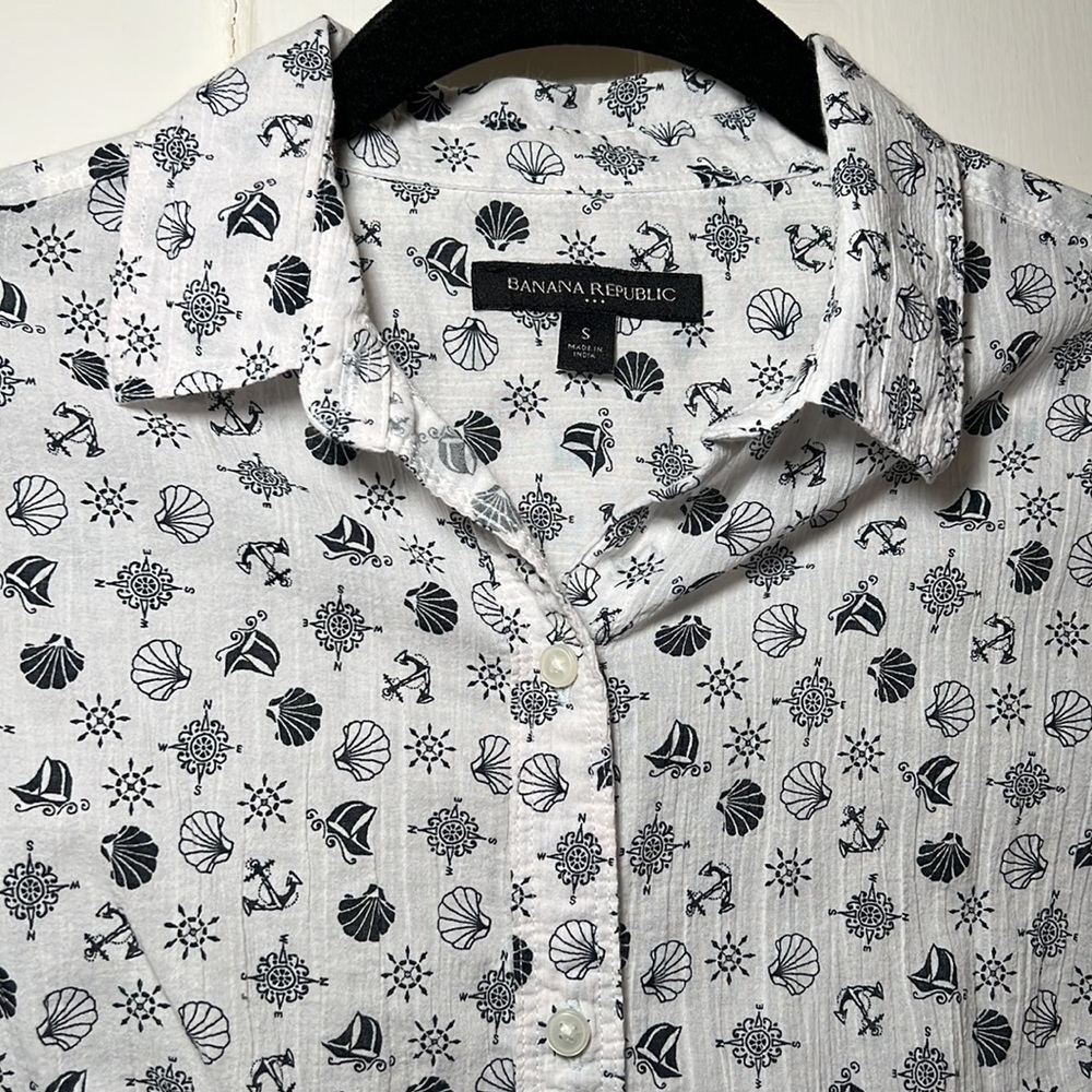 Banana Republic 🐚⚓️🧭⛵️ lightweight button down shirt